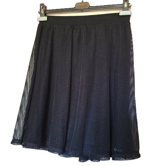 *NEW* HOT TOPIC Black Fishnet Overlay Skirt Size Small - Picture 2 of 4